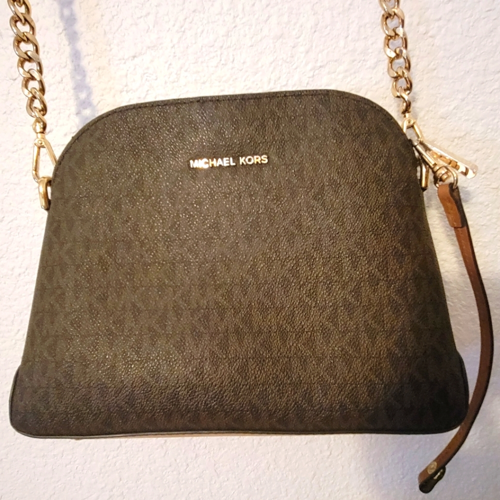 Michael Kors Jet Setter Crossbody Signature style.